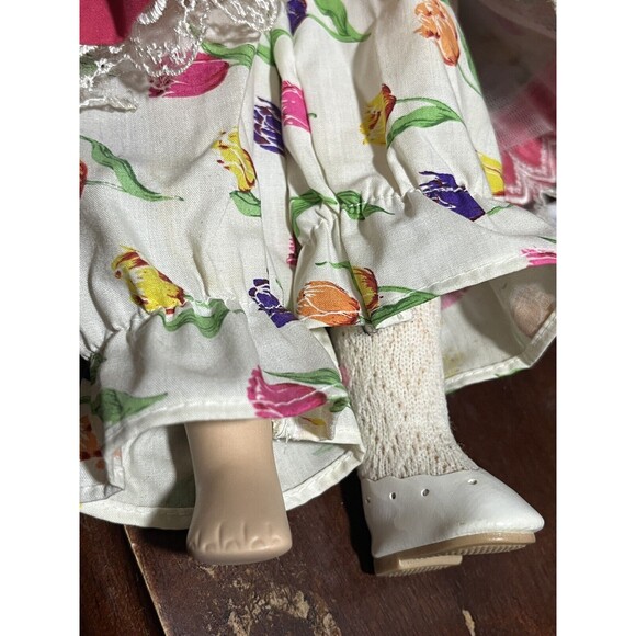 Brass Key Porcelain Doll Tulip Dress Pinafore Bonnet Pantaloons Blonde Curls 16” - Picture 8 of 8